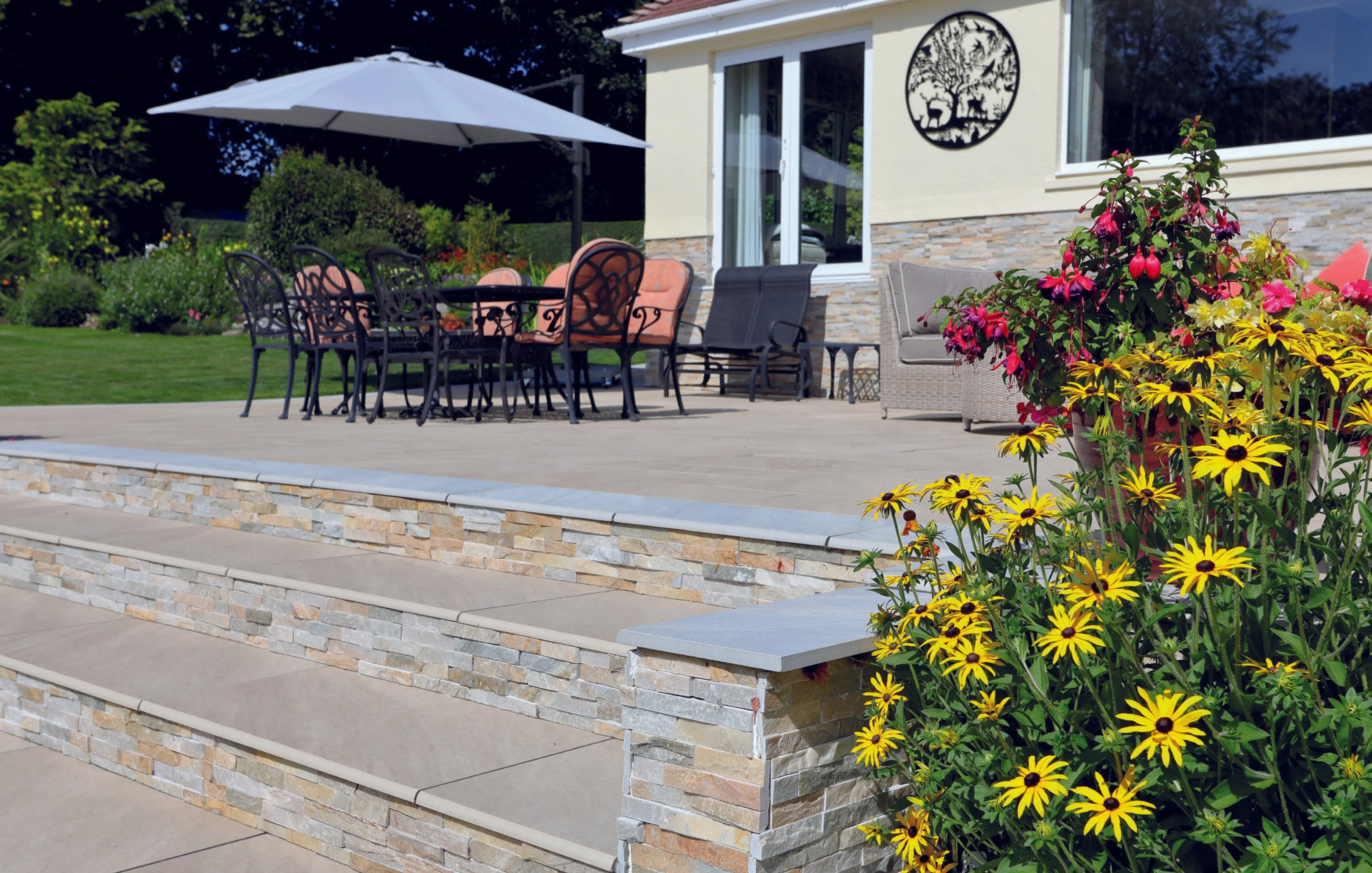 Bradstone Mode Profiled Steps 900x450